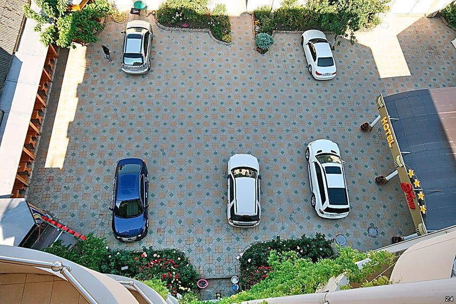 Разновидности парковок у гостиниц Барнаула