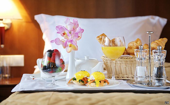 Room-service — бронирование гостиницы, где подают блюда в номер
