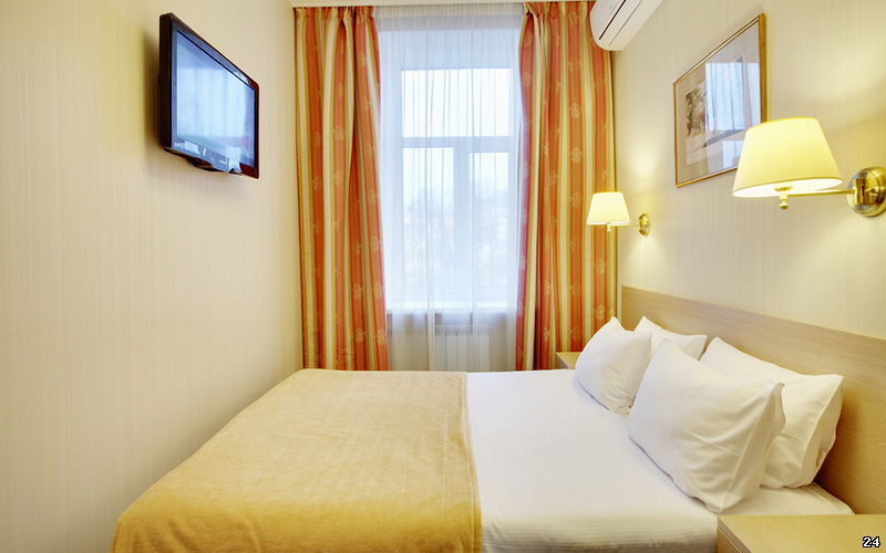 ТВ в номере гостиницы Барнаула